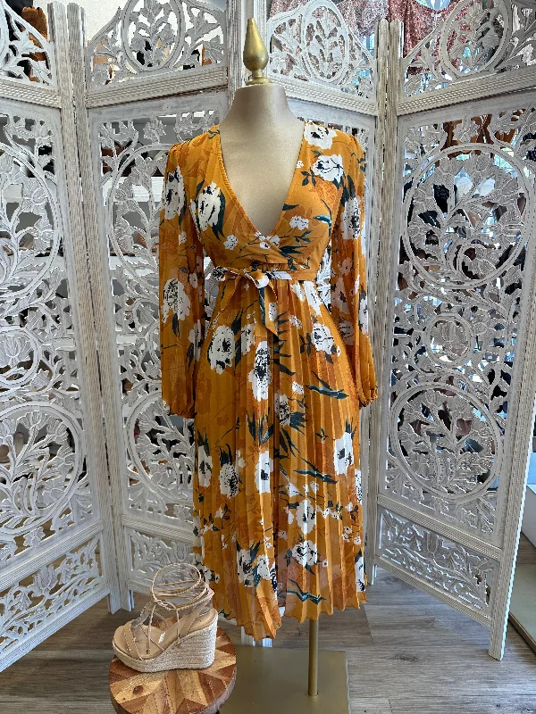 Plus Size Women’s Fashion Orange Pleated Floral Dress