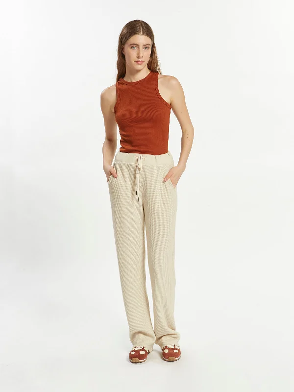 Chic Women’s Outfit Ideas Joella Pants